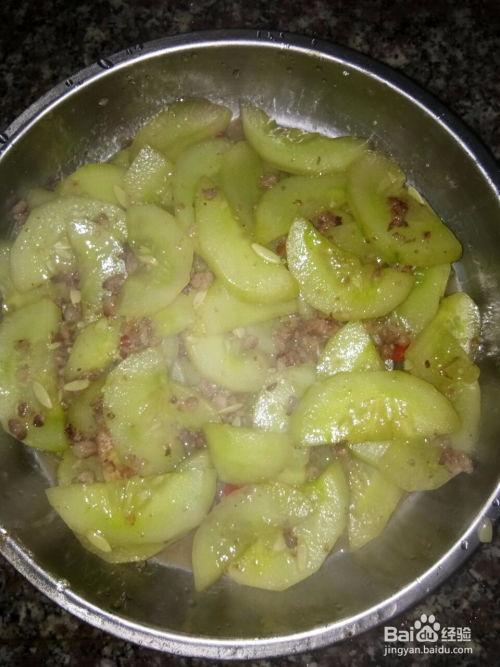 熏瓜炒着吃怎么切好看视频,熏瓜炒制之美，视频教你如何切得赏心悦目