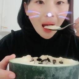 大半夜吃瓜玩的视频,揭秘大半夜吃瓜玩的热门视频