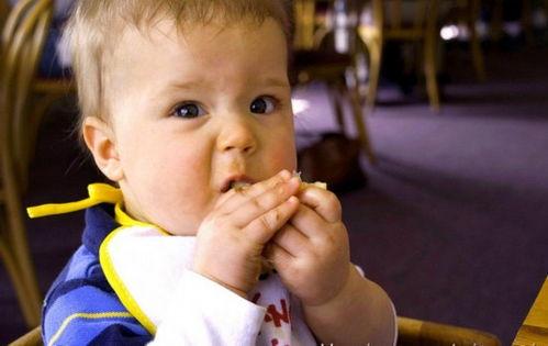 妈妈吃瓜搞笑视频图片,萌态百出引网友爆笑